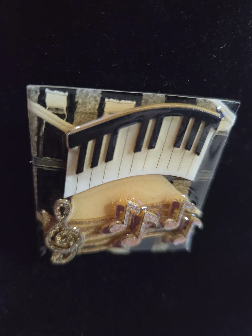 Vintage Music Pins by Lucinda Piano Keyboard Treble Clef Resin Brooch 2